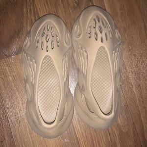 Tan Foam Runners